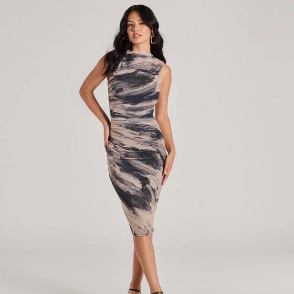 Endlessly Effortless Crew Neck Abstract Midi Dress by Windsor